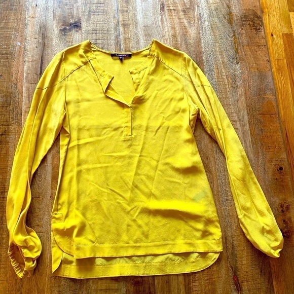 Rachel Roy 100% Silk Yellow V Neck Blouse long sleeve top NWOT extra small XS - Picture 1 of 7